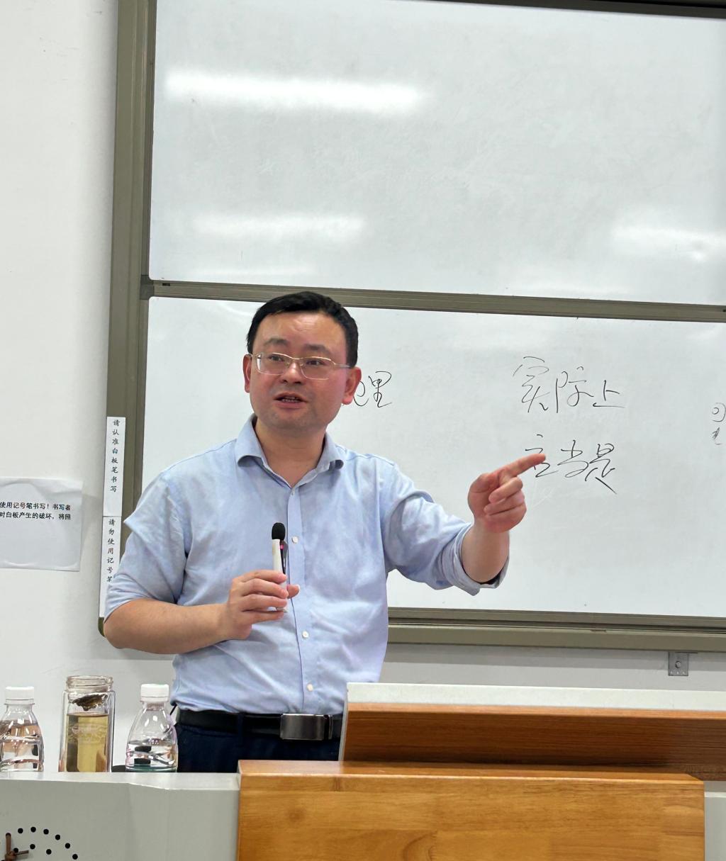 四川师范大学雷勇教授为我院学子深度解读“现代国家的建构：马基雅维利与霍布斯”